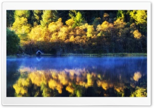 Loch Chon boathouse, Autumn