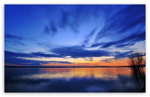 Download Mirroring The Clouds UltraHD Wallpaper