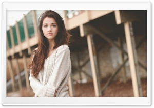 Emily Rudd Brunettes Girls