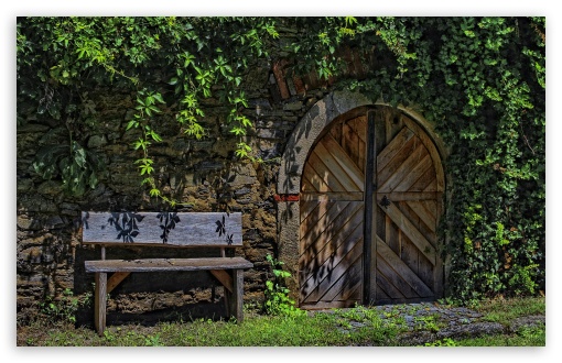 Download Empty Bench and Door UltraHD Wallpaper