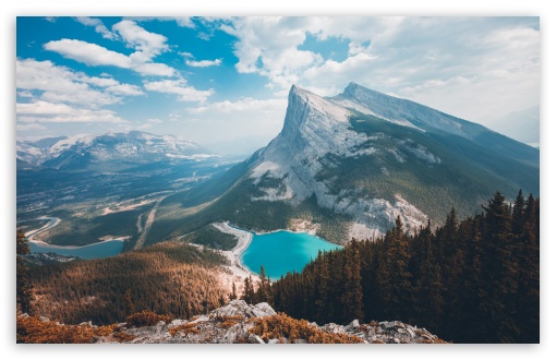 Download Stunning Mountain View UltraHD Wallpaper
