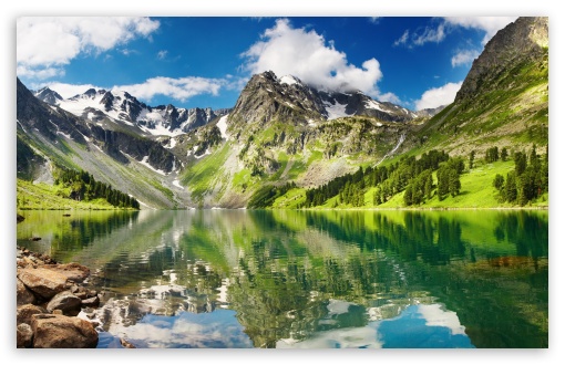 Download Mountains Reflection UltraHD Wallpaper