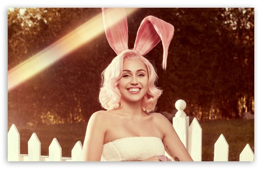 Download Miley Cyrus Cute UltraHD Wallpaper