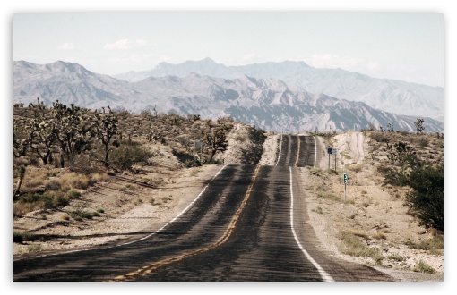 Download Long Desert Road UltraHD Wallpaper
