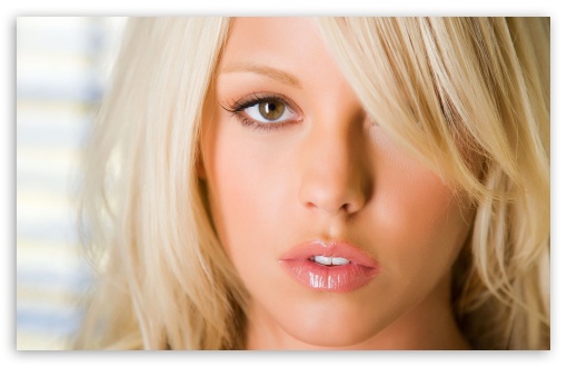 Download Blonde Girl With Shiny Lips UltraHD Wallpaper