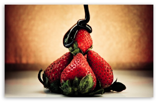 Download Strawberry And Chocolate UltraHD Wallpaper