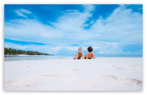 Download Relaxing on the Beach UltraHD Wallpaper