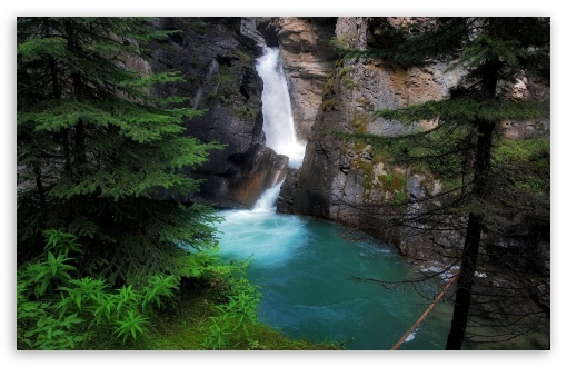 Download Mountain Waterfall UltraHD Wallpaper