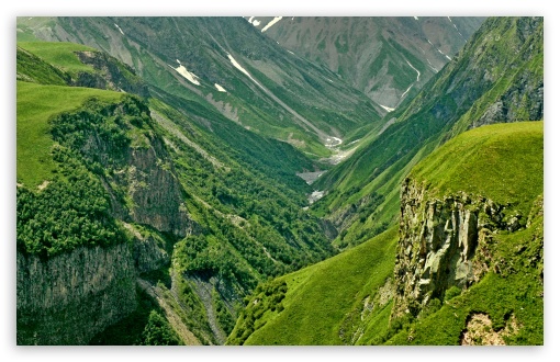 Download Mountain Valley UltraHD Wallpaper