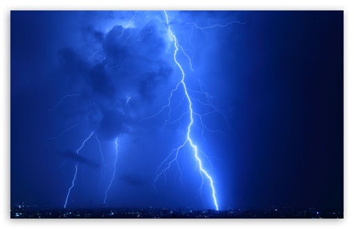 Download Cool Lightning Strikes UltraHD Wallpaper