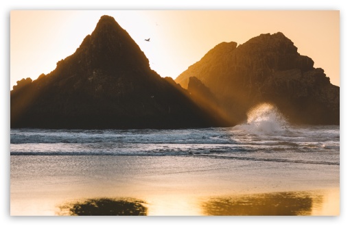Download Sea Waves Splashing UltraHD Wallpaper