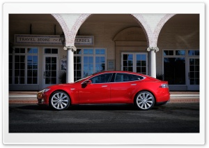 Tesla Model S in Red, Palos...