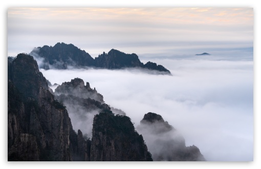 Download Sea of clouds over Huangshan Mountain UltraHD Wallpaper