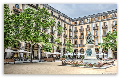 Download Independence Square in Girona Catalonia UltraHD Wallpaper