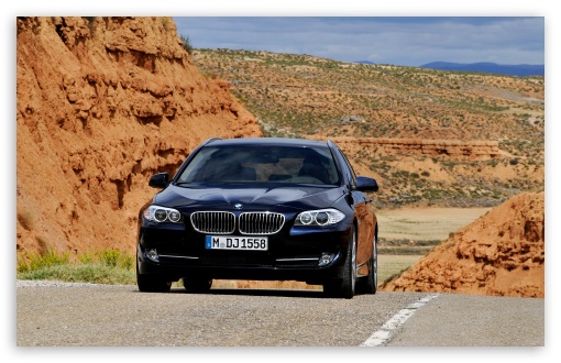 Download BMW 5 Series Touring 2010 UltraHD Wallpaper