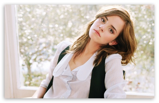 Download Emma Watson On A Chair UltraHD Wallpaper