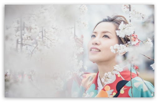 Download Japanese girl with Sakura UltraHD Wallpaper