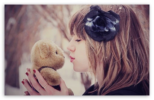 Download Girl Kissing Teddy Bear UltraHD Wallpaper