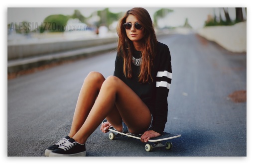 Download Skater Girl UltraHD Wallpaper