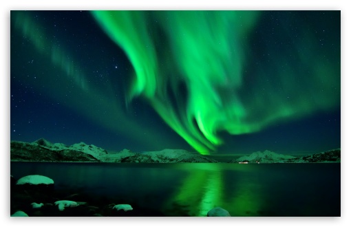 Download Green Lights In The Sky 2014 UltraHD Wallpaper