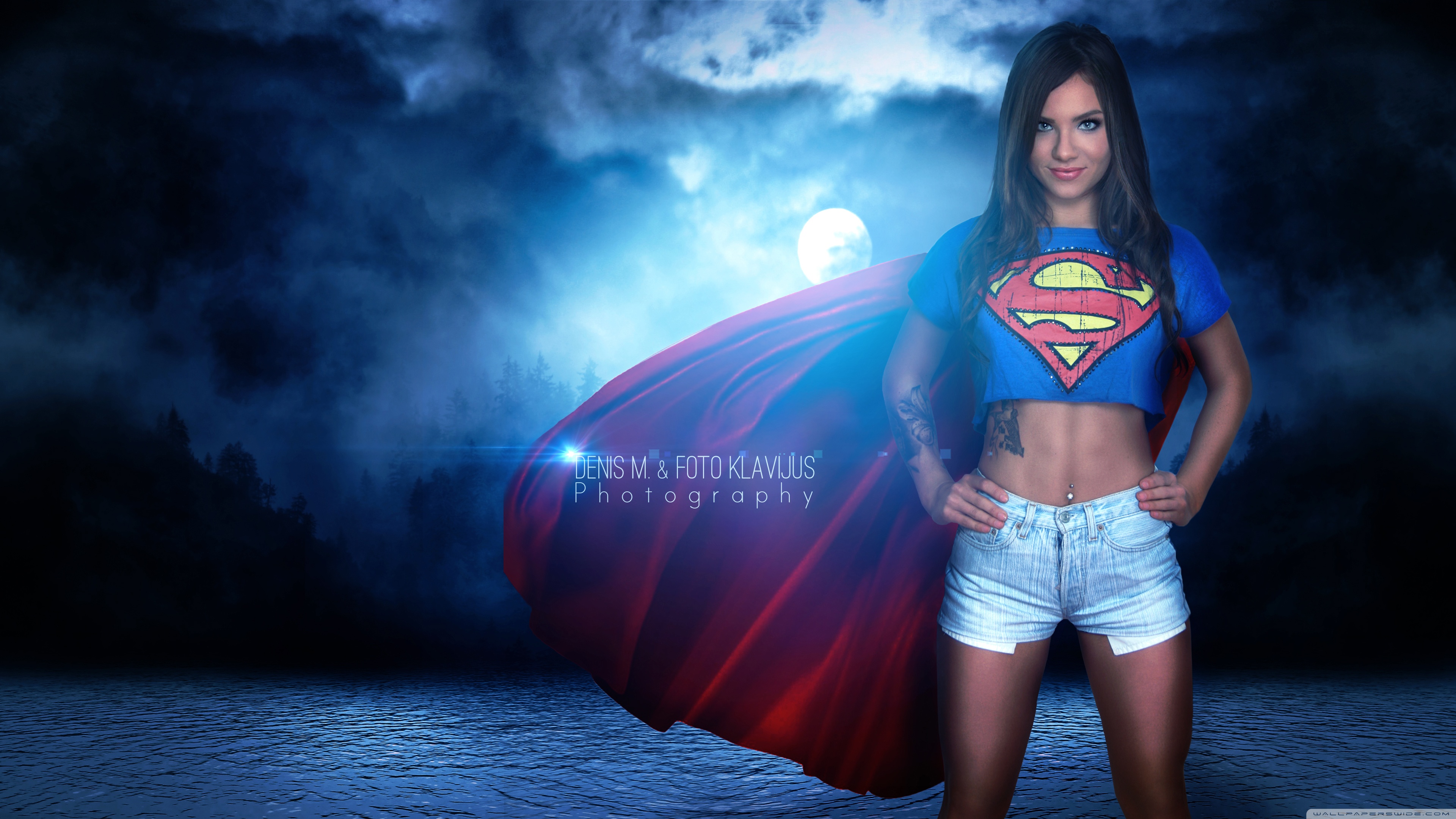 Девушки оригинал видео. Супервумен Марвел. Меган Фокс Супермен. Супер девушки. Девушка Супермен.