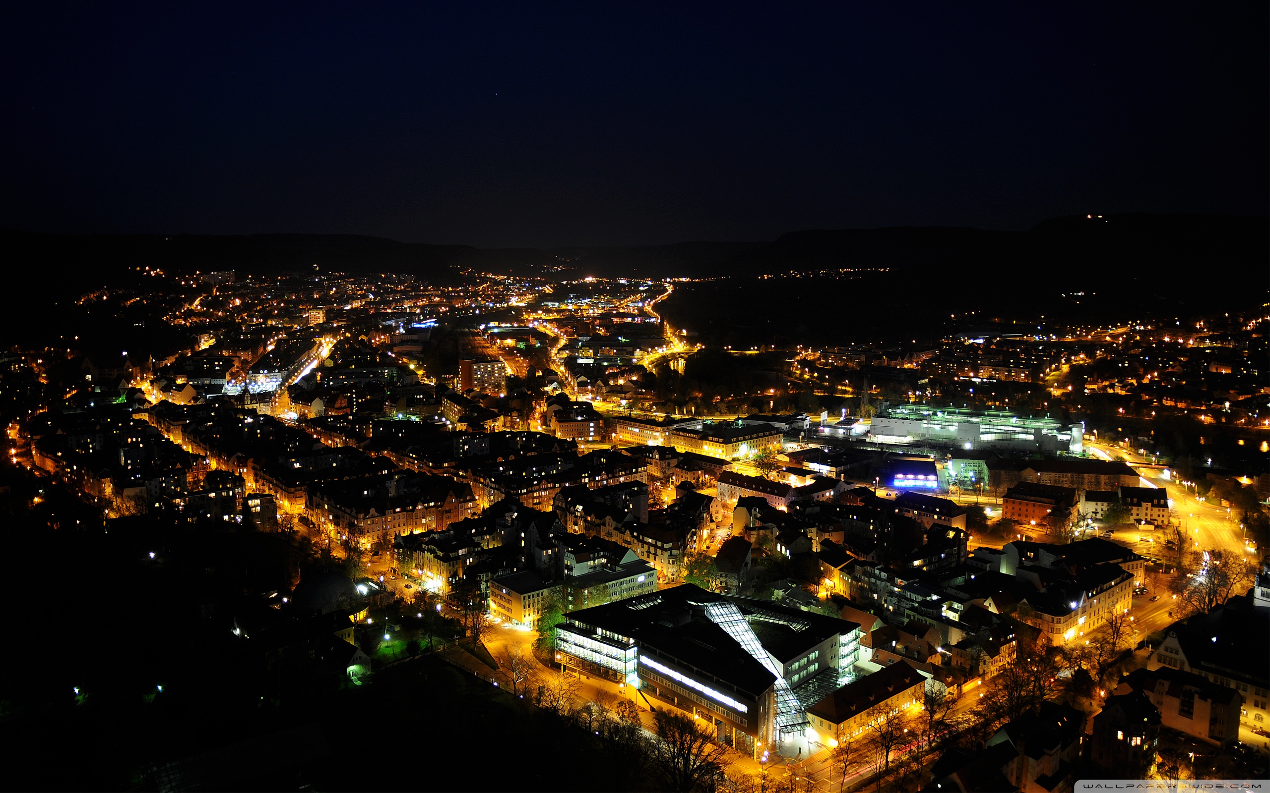 Ночной выезд. Тбилиси с высоты ночной. Ночной город. Ночной город в Огнях с высоты. Тбилиси с высоты ночью.
