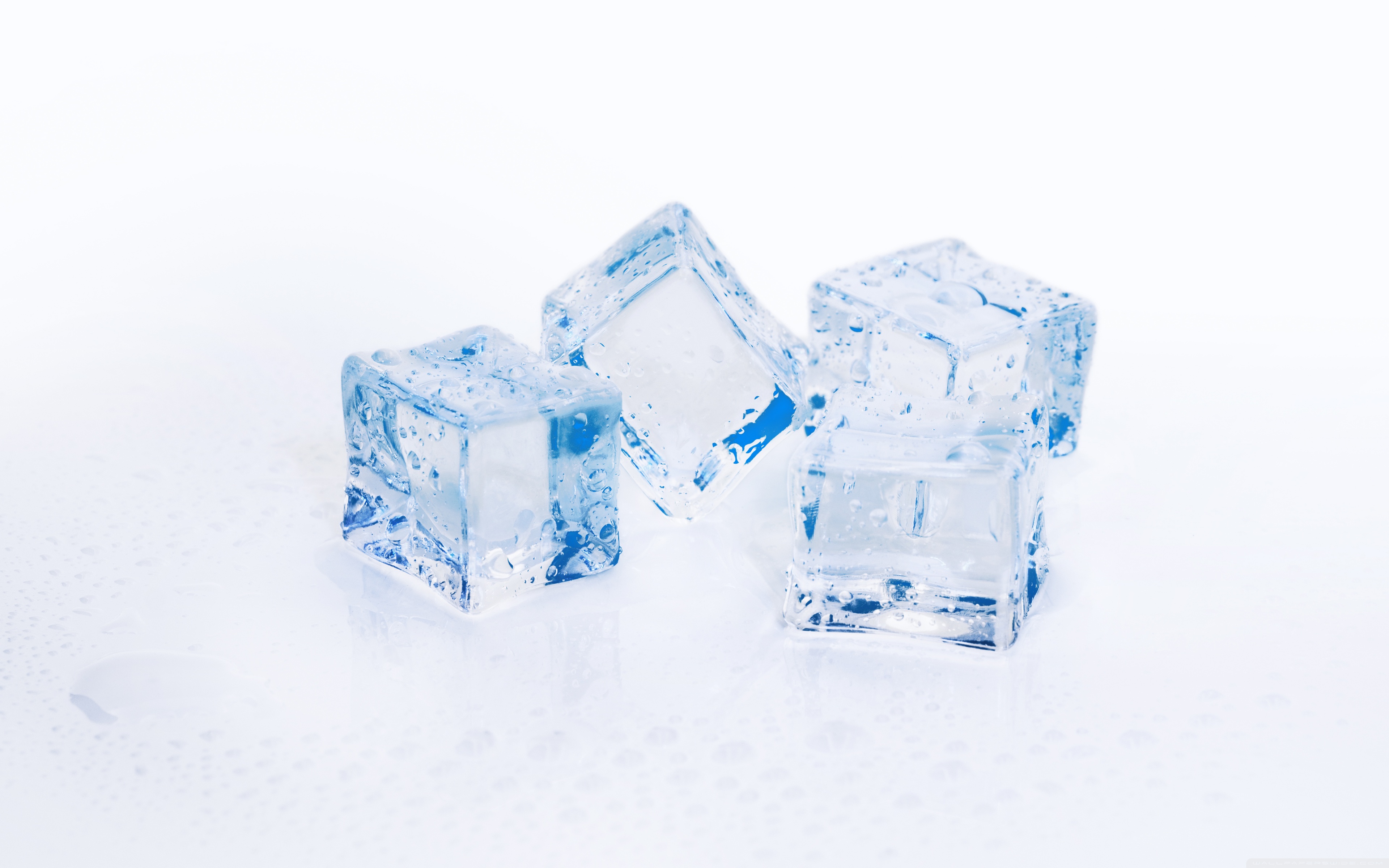 Кусочки льда песня. Ice Cube кубик льда. Серьги кубики льда. Кусок льда. Кусочки льда.