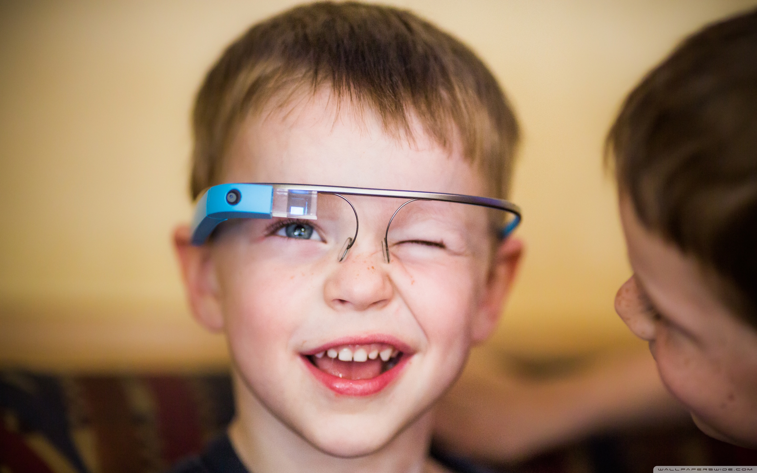 Дети в очках. Дети будущее. Гугл очки. Очки для детей.