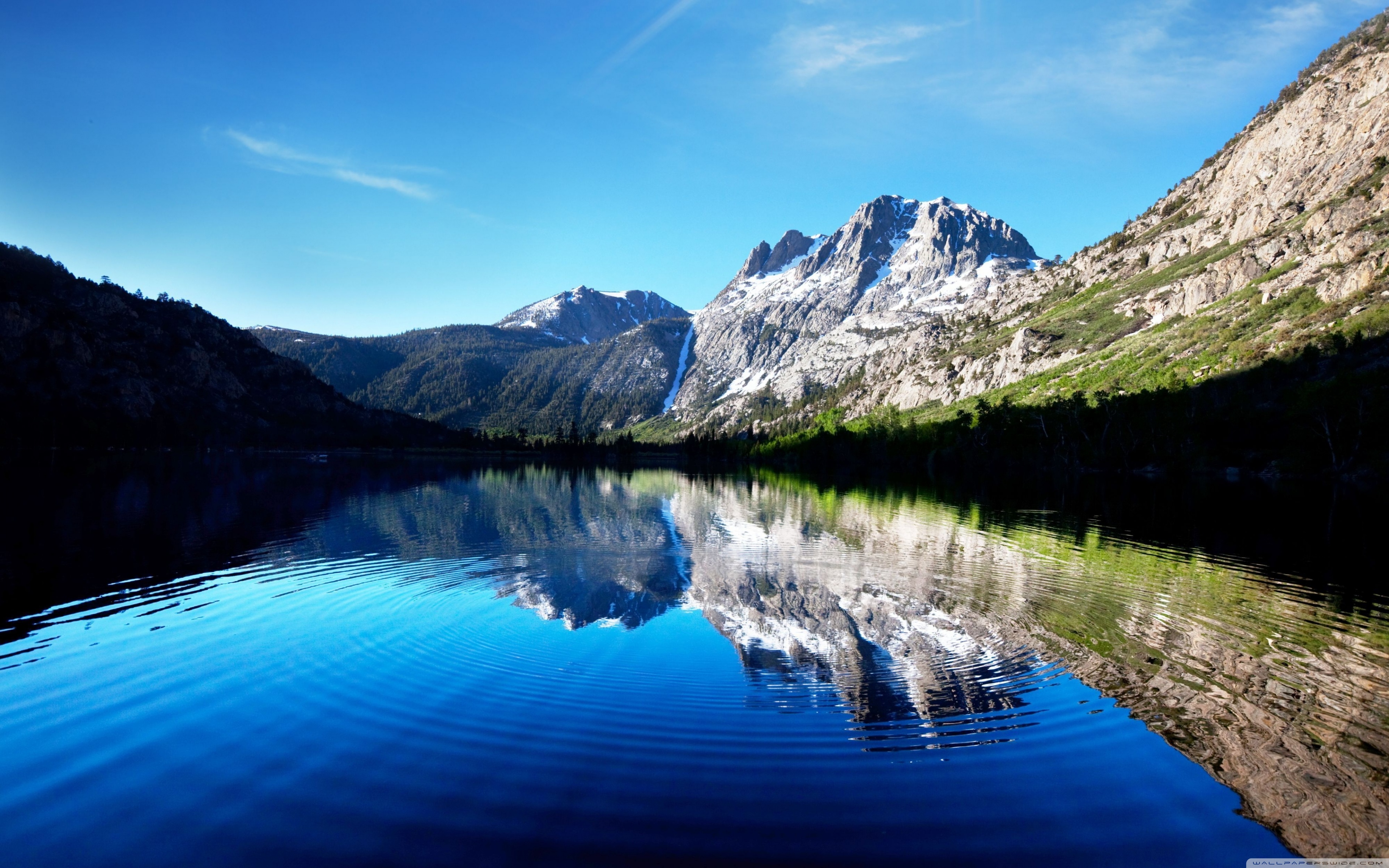 Сменить заставку на экране. Озеро в горах. Горное озеро. Горы лес озеро. Обои озеро в горах.