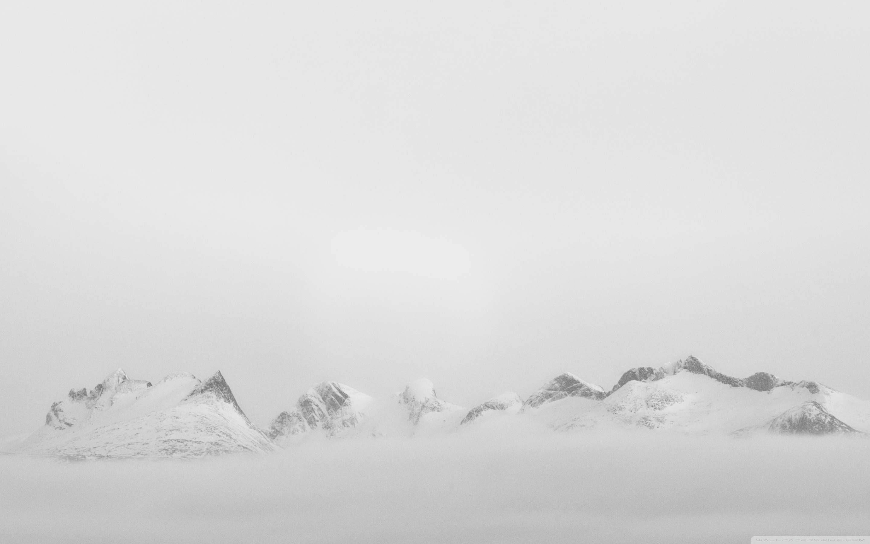 White 4. Пейзаж Минимализм. Горы Минимализм. Горы в тумане. Снежные горы серые.
